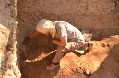 <b>Figure .</b> <i>Marilee Wood at Songo Mnara</i> (Image Copyright: J. Fleisher)